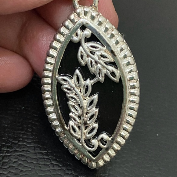 Vintage 925 Signed Sterling Silver  Teardrop Oval Black Onyx Leaf Pendant 14.5g - Picture 12 of 15